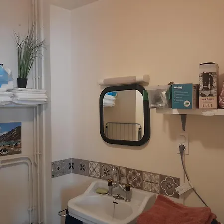 Vue De Reve Dans De Standing - Vous Faites Le Ménage-very Good Prices But Have To Cle-an Th-e Flat Apartamento Lourdes