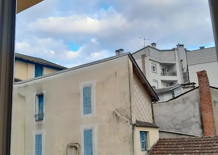 Vue De Reve Dans De Standing - Vous Faites Le Menage-very Good Prices But Have To Cle-an Th-e Flat Lourdes