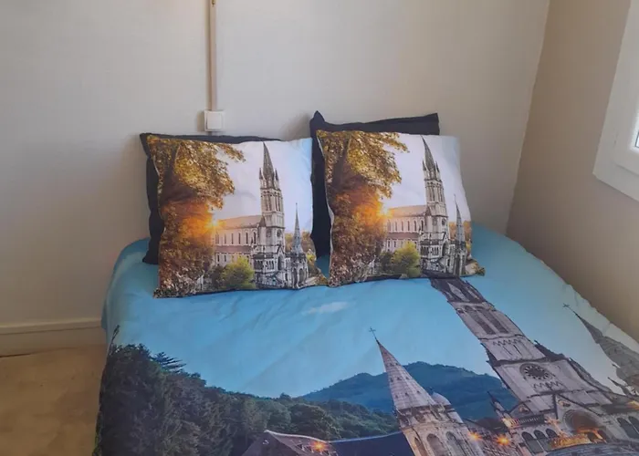 Lägenhet Vue De Reve Dans De Standing - Vous Faites Le Menage-very Good Prices But Have To Cle-an Th-e Flat