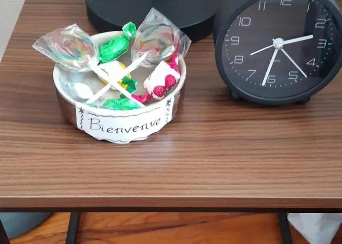 Vue De Reve Dans De Standing - Vous Faites Le Menage-very Good Prices But Have To Cle-an Th-e Flat Apartamento